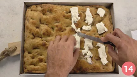 Focaccia al pesto - Passaggio 14