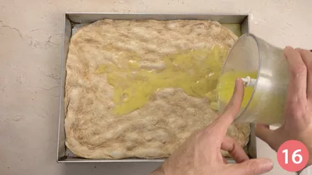 Focaccia con lievito madre - Passaggio 16