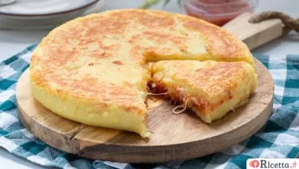 Focaccia di patate in padella senza lievitazione