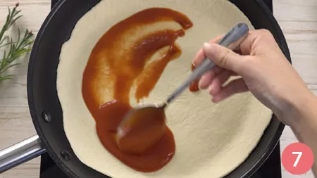 Focaccia in padella gusto pizza - Passaggio 7