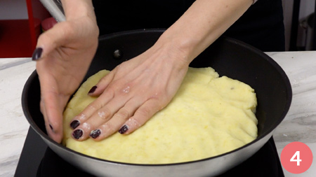 Focaccia di patate in padella - P4