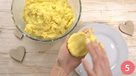 Focaccine di patate - Passo 5