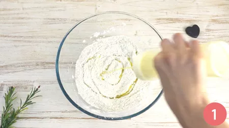 Focaccine ripiene in padella - Passaggio 1