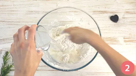 Focaccine ripiene in padella - Passaggio 2