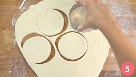 Focaccine ripiene in padella - Passaggio 5