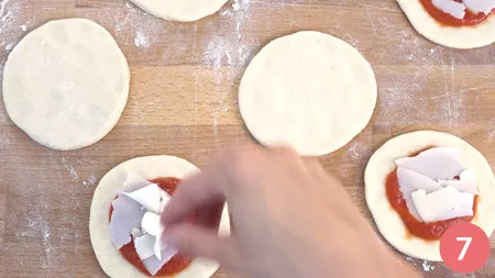 Focaccine ripiene in padella - Passaggio 7