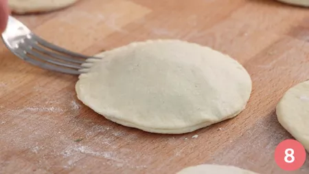 Focaccine ripiene in padella - Passaggio 8