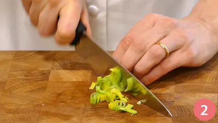 Fondente di patate, uovo in pellicola e porri croccanti - Passaggio 2
