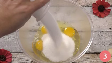 in-una-ciotola-unire-le-uova-allo-zucchero-e montare-con-una-frusta-a-mano