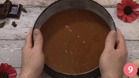 imburrare-e-infarinare-una-teglia-da-20-cm-e-trasferirvi-il-composto