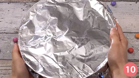 coprire con carta alluminio e lasciare riposare per due ore in frigorifero