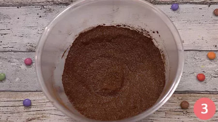 mischiare lo zucchero con il cacao amaro