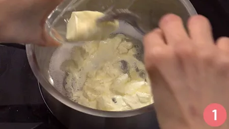 sciogliere il burro con la panna