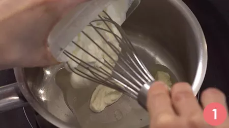 sciogliere il burro con la panna