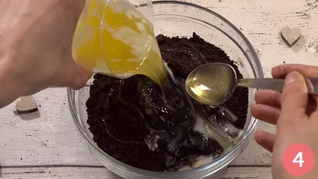 aggiungere il burro fuso