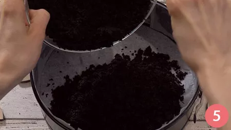 versare il composto in una tortiera