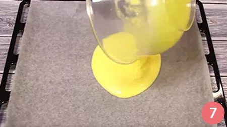 stendere su una placca rivestita con carta da forno e cuocere in forno