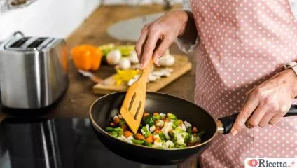 Friggere, soffriggere e rosolare: cosa cambia?