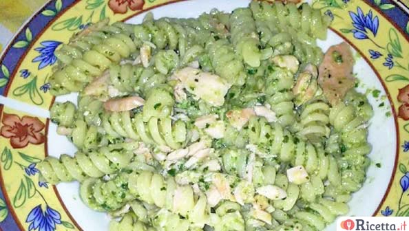 Ricetta Fusilli al pesto delicato di zucchine e salmone - Consigli e Ingredienti | Ricetta.it