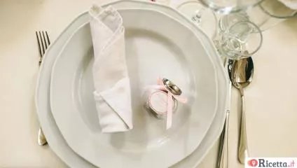 Galateo: regole e consigli su come comportarsi a tavola
