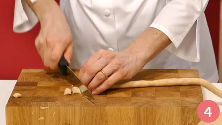 Gnocchetti semintegrali con acciughe e crumble di taralli - Passaggio 4