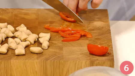 Gnocchetti semintegrali con acciughe e crumble di taralli - Passaggio 6
