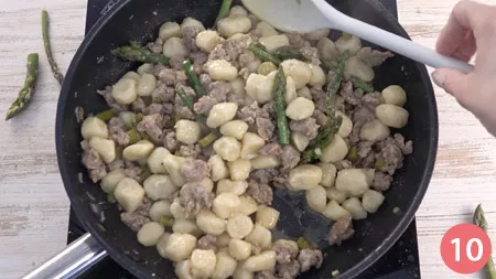 Gnocchi con asparagi e salsiccia - Passaggio 10