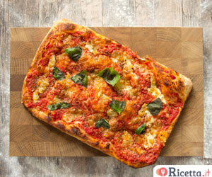 Impasto pizza a lunga lievitazione con il poolish