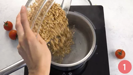 Insalata di farro con pesto e pomodorini - Passaggio 1