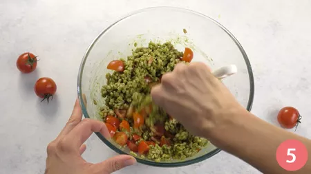 Insalata di farro con pesto e pomodorini - Passaggio 5