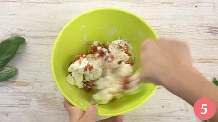 Involtini di melanzane con robiola, pomodori e basilico - Passaggio 5