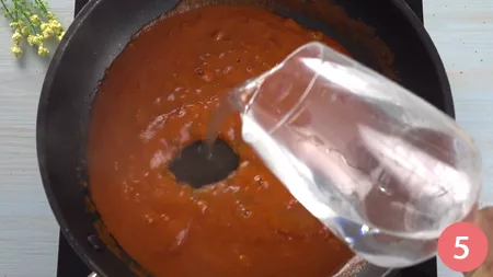 Involtini di vitello al sugo con prosciutto e mozzarella - Passaggio 5