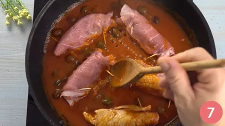 Involtini di vitello al sugo con prosciutto e mozzarella - Passaggio 7
