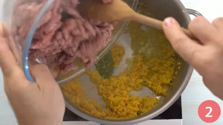 Lasagne al ragù bianco - Passo 2