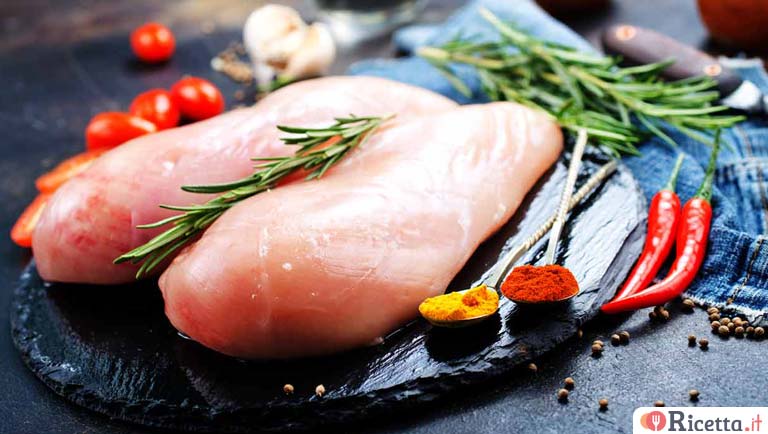 Lavare il pollo prima di cucinarlo - I rischi per la salute