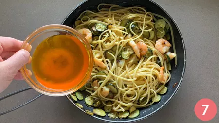Linguine gamberetti, zucchine e zafferano - p7