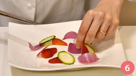 Macedonia di frutta e verdura con feta e crumble di nocciole - Passaggio 6