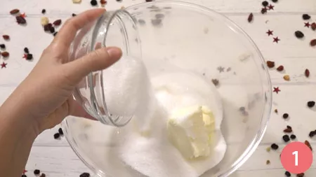 Per preparare la nostra ricetta torta margherita mettete in un contenitore lo zucchero con il burro morbido tagliato a pezzi