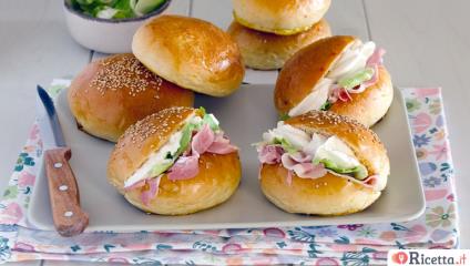 Maritozzi salati fatti in casa: soffici, facili e perfetti per ogni occasione