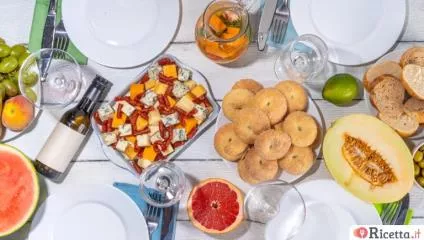 Menù di Ferragosto 2026: come organizzare il pranzo del 15 agosto fra antipasti, pasta fredda e anguria