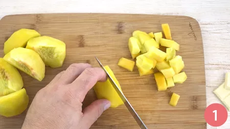 Mousse al cioccolato bianco e pesche - Passaggio 1