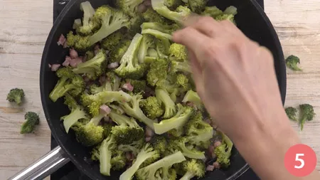 Orecchiette ai broccoli e pancetta - Passaggio 5