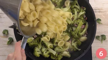 Orecchiette ai broccoli e pancetta - Passaggio 6