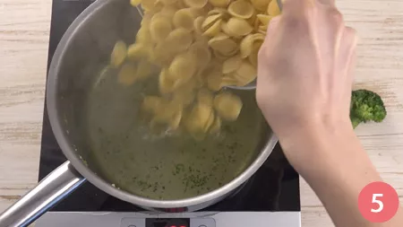 Orecchiette porri, broccoli e salsiccia - Passaggio 5