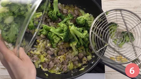 Orecchiette porri, broccoli e salsiccia - Passaggio 6