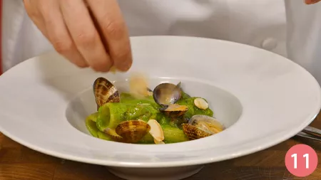 Paccheri con scarola, vongole e mandorle - Passaggio 11