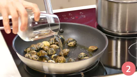 Paccheri con scarola, vongole e mandorle - Passaggio 2