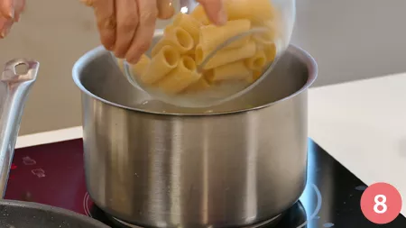 Paccheri con scarola, vongole e mandorle - Passaggio 8