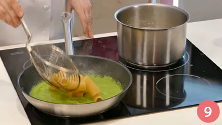 Paccheri con scarola, vongole e mandorle - Passaggio 9