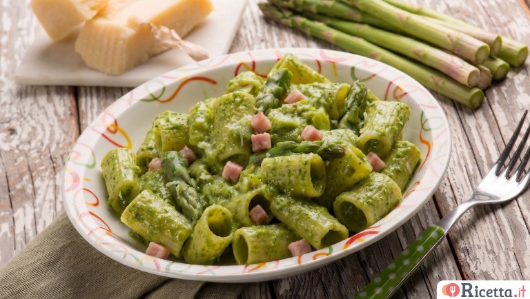 Pasta agli asparagi Bimby con pesto cremoso: ricetta facile e primaverile